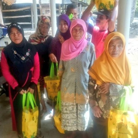 MbudDull's tweet photo. Ga berasa tahun ini tahun ke-8 #ParcelRiyoyo 😍
Apa itu #ParcelRiyoyo?
#ParcelRiyoyo; Kegiatan berbagi cinta dan kasih dengan menyiapkan dan berbagi parcel untuk duafa
#ParcelRiyoyo Berbagi Parcel untuk warga yang kurang mampu dimulai dari tahun 2019. https://t.co/MoGzAJYP3a