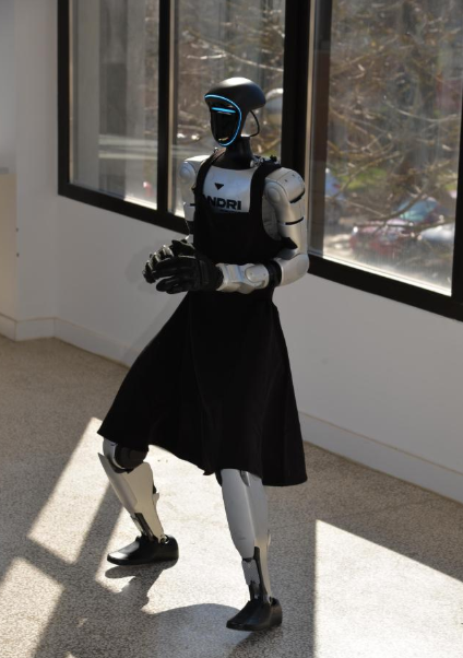 WIC_francais's tweet photo. 🤖 Le robot humanoïde croate "Tunca", construit sur une plateforme chinoise, est lancé !
Le 25 février, lors de la conférence sur les robots humanoïdes à l'Institut Ruđer Bošković de Zagreb, le robot humanoïde croate "#Tunca" a captivé le public par ses mouvements fluides de danse et de kung-fu.
Basé sur la plateforme G1 d'Unitree, une entreprise chinoise, son système de communication vocale et son système de contrôle moteur améliorés ont été développés conjointement par la société croate Venderi Robotics et ses partenaires.
#Technologie #RobotsHumanoïdes #Unitree