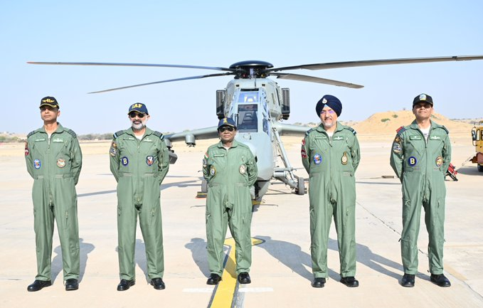 ndtv's tweet photo. #InPics | Droupadi Murmu Becomes 1st Indian President To Fly In Attack Helicopter Prachand
https://t.co/UkYPYkDVJD

📸: rashtrapatibhvn/X https://t.co/QXRaZimpZb