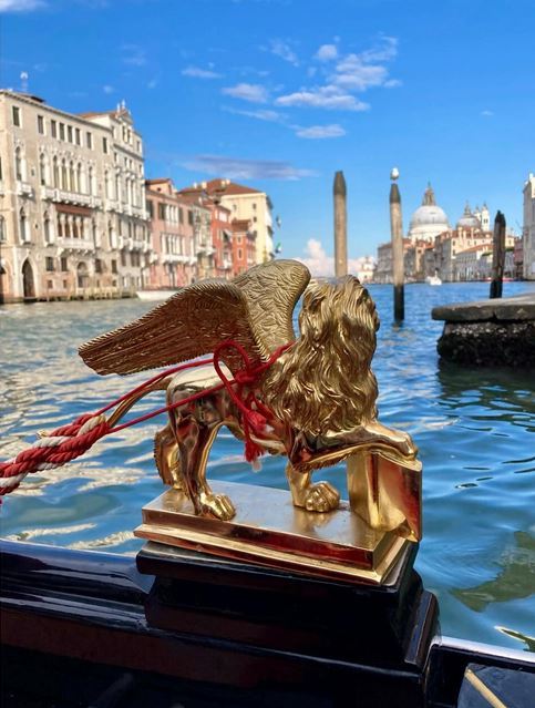 Bon dia! <a href="/ulls_lluents/">Ulls lluents</a>