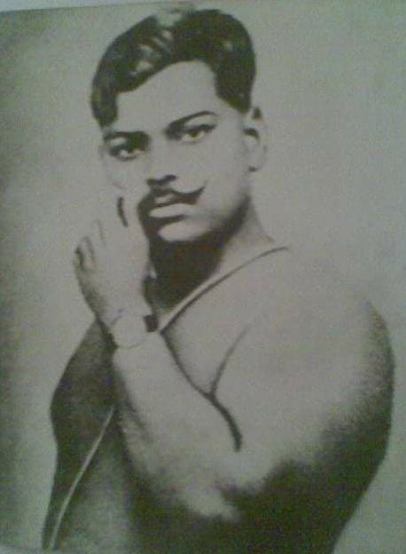 kumarGa91266066's tweet photo. जब तक जिया.. मूछों पे ताव था,
गुलाम देश में वो एकलौता आज़ाद था https://t.co/4UgybxjNoD