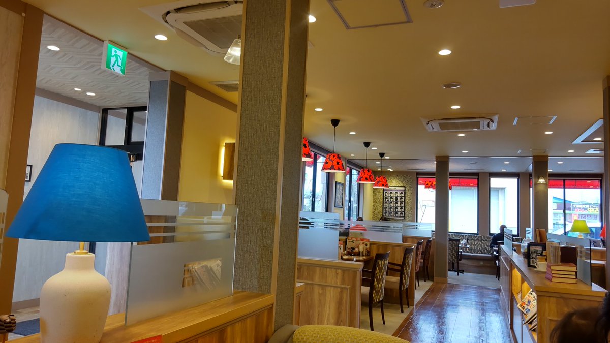 vileri_'s tweet photo. 初めてのオシャレな所👍落ち着いた雰囲気で美味しいパンケーキを食べて大満足でした〜
たまにはいいですね🙋にっこり😁 https://t.co/HNyp1C5i07