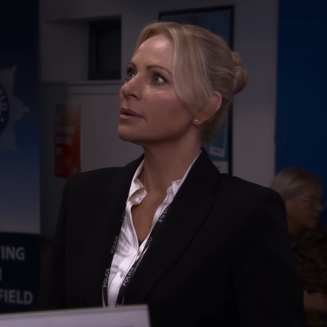 Swain__Connor's tweet photo. Ain't no way she stepped through the door of number 6, told Carla the news about work and didn't get a bloody good sha.....ken not stirred martini by Carla. Don't know what else you thought I was gonna say 👀 https://t.co/ng2RIPzria