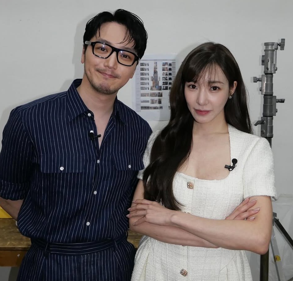 Girls’ Generation’s #Tiffany and #ByunYohan officially become a married couple after completing marriage registration today! 

#HallyuForums #Hallyu