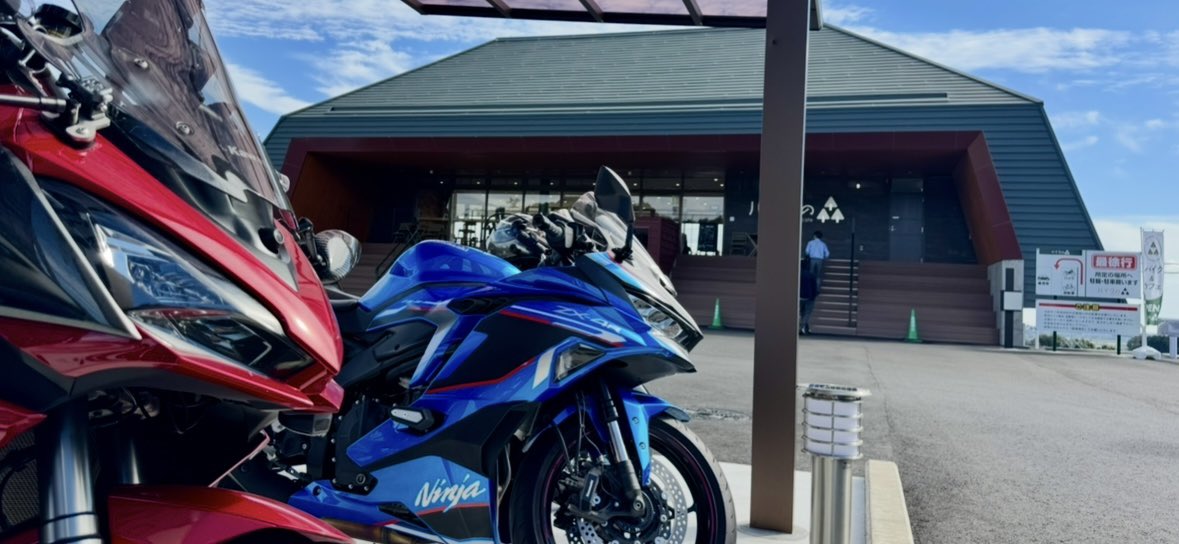 ZX-4Rって120万もするの！？ 俺、Ninja1000買った時の定価130万だった