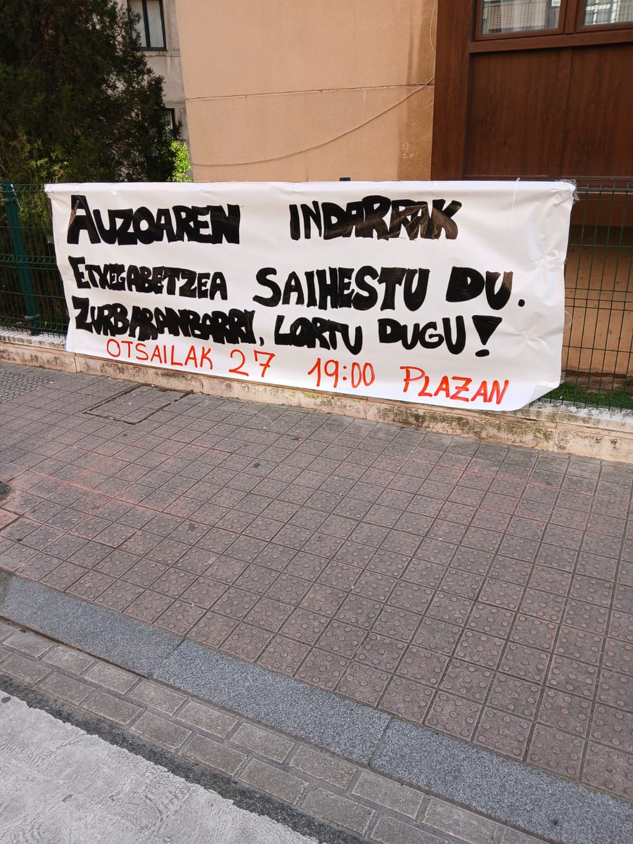 UribarriPrest's tweet photo. Haritz auzoan geratuko da.
Borrokak merezi du!🫰

Gaur merezitako ospakizuna.
Erdu Zurbaranbarriko plazara!

...........

Haritz se queda en el barrio.
¡La lucha merece la pena!🫰

Hoy celebración merecida.
¡Acércate a la plaza! https://t.co/bGTAPjbtG0