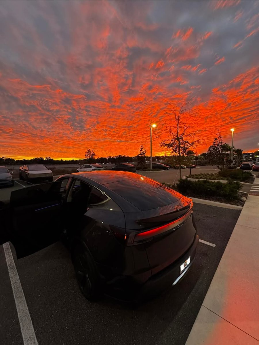 𝙶𝚘𝚘𝚍𝚖𝚘𝚛𝚗𝚒𝚗𝚐 𝚙𝚎𝚘𝚙𝚕𝚎 𝚘𝚏 <a href="/Tesla/">Tesla</a> 𝚆𝚘𝚛𝚕𝚍.  𝙷𝚊𝚟𝚎 𝚊 𝚐𝚛𝚊𝚊𝚝 𝙵𝚛𝚒𝚍𝚊𝚢 🤩
📸 : 𝙳𝚊𝚛𝚘 𝙳𝚊𝚒𝚌𝚣 / 𝙵𝙱