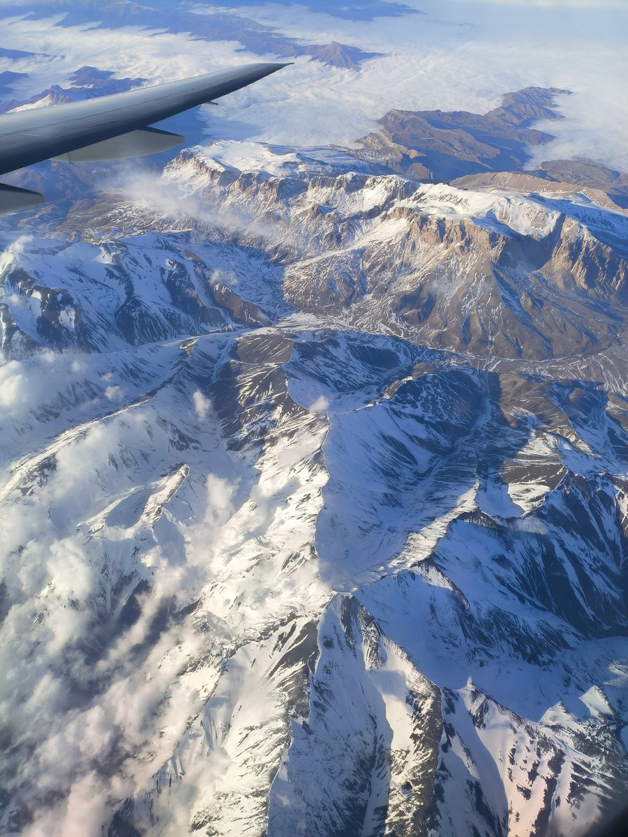 LI_Xinyue_'s tweet photo. Magnificent Caucasus Mountains from the flight. https://t.co/G8J6ZNJ3NH