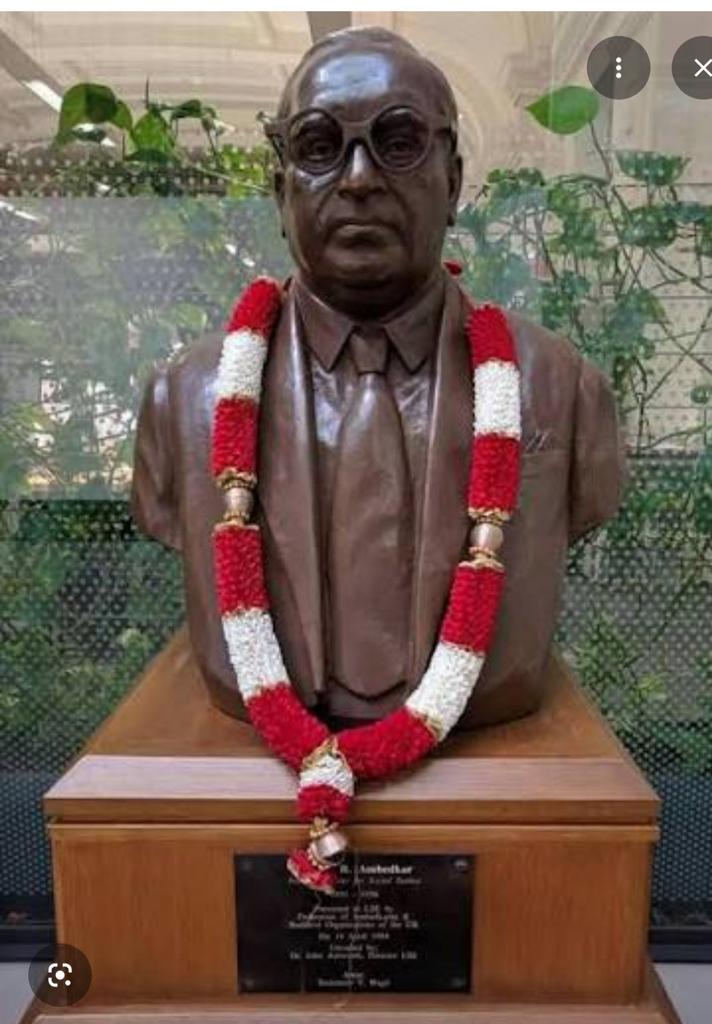 azada19801's tweet photo. #London_School_of_Economics ने
अपने प्रतिभाशाली विद्यार्थी की मूर्ति विद्यालय प्रांगण में स्थापित कर #Symbol_of_knowledge
#Highest_Civilian_Award #BRAmbedakar जी को सम्मानित किया। https://t.co/yB815nuPG7