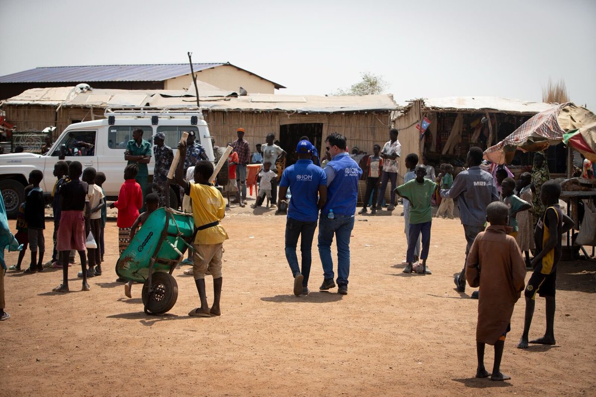 IOMSouthSudan's tweet photo. Our team was honored to welcome IOM senior leadership to #SouthSudan this week 🇸🇸

DDG @daniels_ugochi and @CelestinFranz shared a clear message: lifesaving aid must continue, while durable solutions are strengthened to reduce aid dependency and support government-led recovery. https://t.co/cO6304q5k1