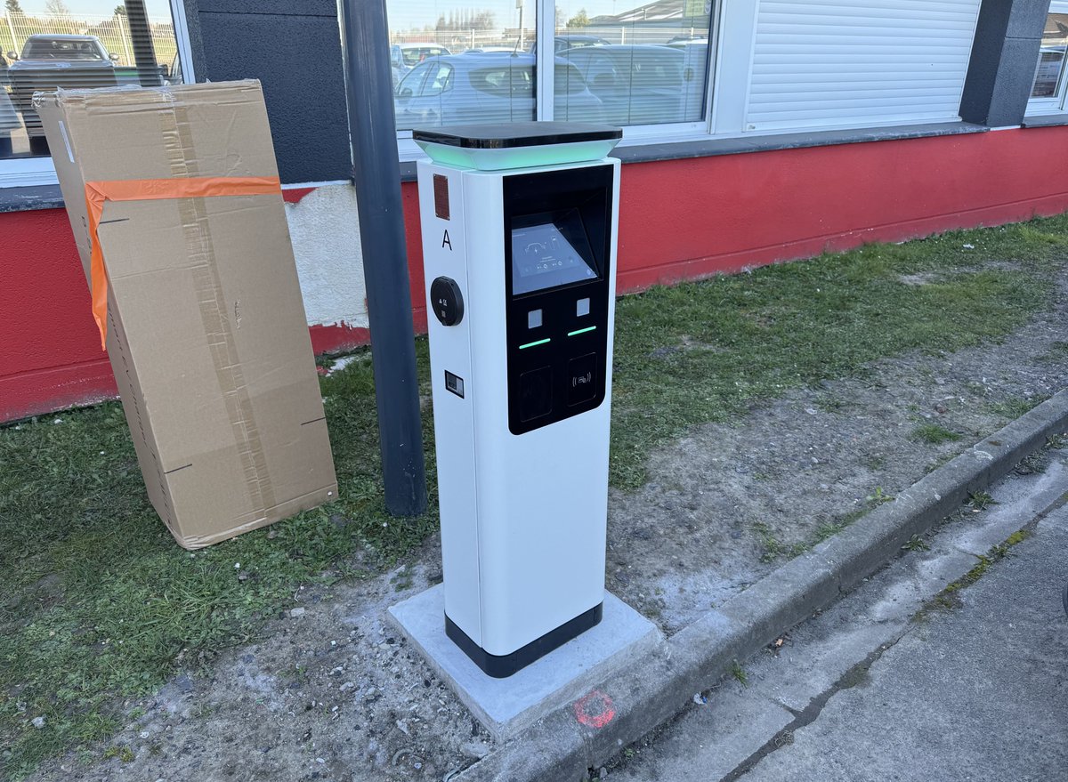linkcharging's tweet image. 🇫🇷 Office parking, electrified. ⚡

 EJORNEE S-Series brings reliable EV charging to modern workplaces.

📩 hello@linkcharging.com
🌐 lctc-group.com
#LCTC #EVCharging #ChargingSolutions #France