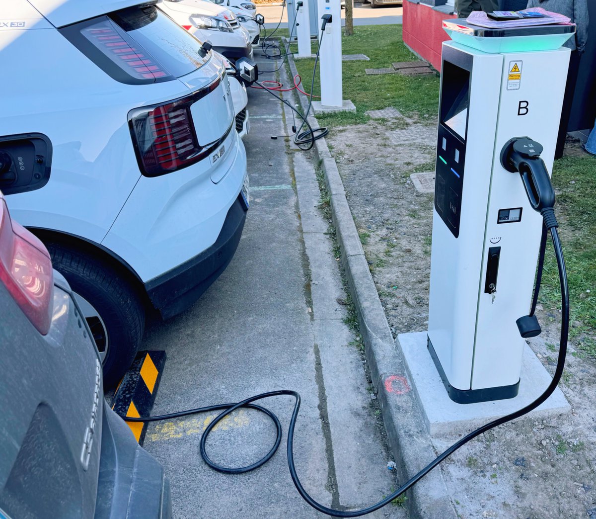 linkcharging's tweet image. 🇫🇷 Office parking, electrified. ⚡

 EJORNEE S-Series brings reliable EV charging to modern workplaces.

📩 hello@linkcharging.com
🌐 lctc-group.com
#LCTC #EVCharging #ChargingSolutions #France