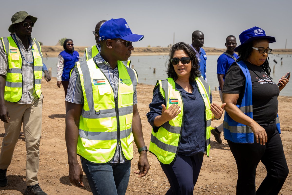 IOMSouthSudan's tweet photo. Our team was honored to welcome IOM senior leadership to #SouthSudan this week 🇸🇸

DDG @daniels_ugochi and @CelestinFranz shared a clear message: lifesaving aid must continue, while durable solutions are strengthened to reduce aid dependency and support government-led recovery. https://t.co/cO6304q5k1