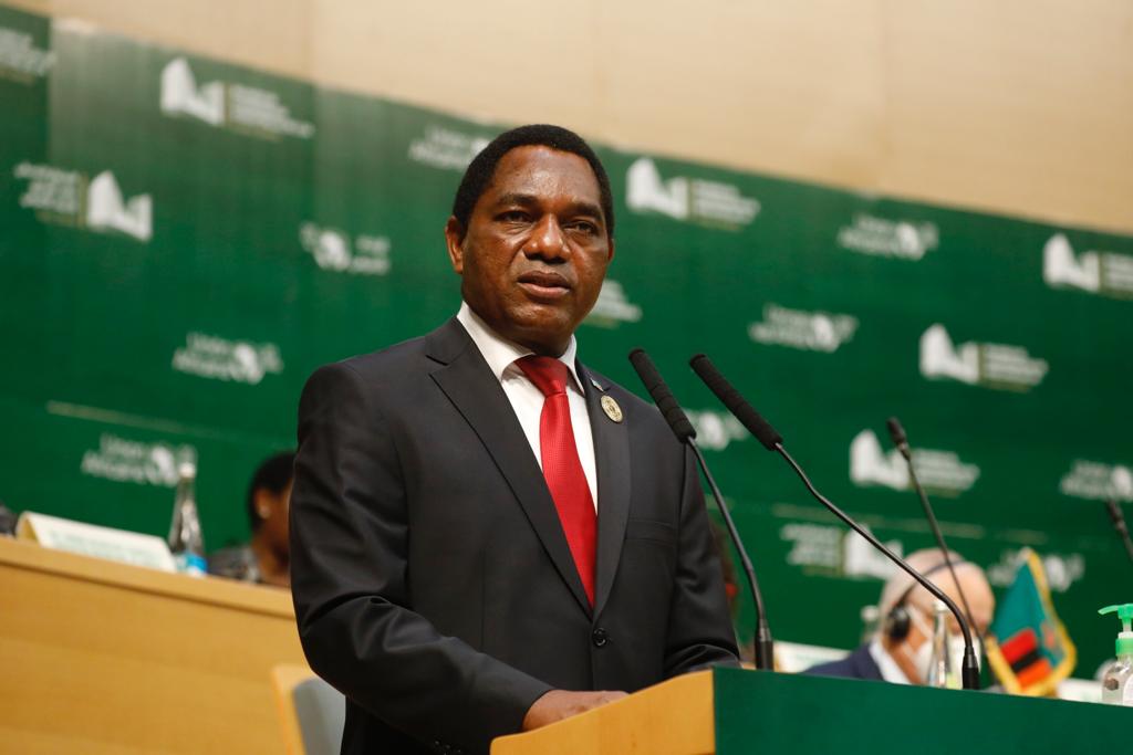 El presidente de la República de Zambia 🇿🇲, Hakainde Hichilema, ha rechazado un acuerdo sanitario con Estados Unidos por más de mil millones de dólares, al considerar inaceptable que la ayuda destinada a combatir el VIH y la malaria estuviera condicionada a un pacto que abriría