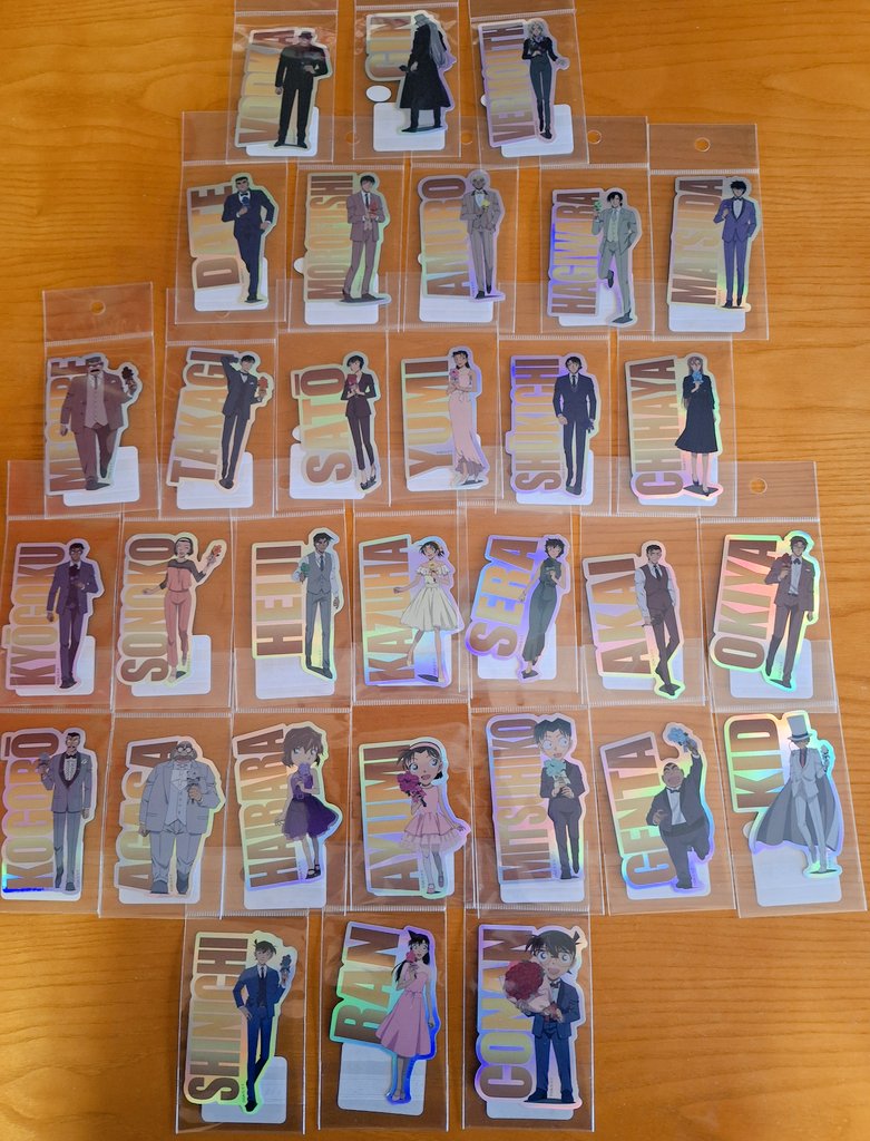 グッズ！左上のは特典のやつ。右のクリアファイルは前売りの特典