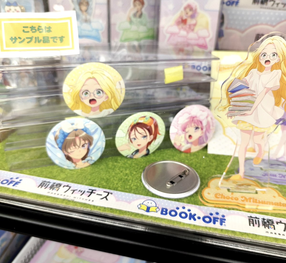 サンプル展示のアズアズ缶バッジ、落ちてた。