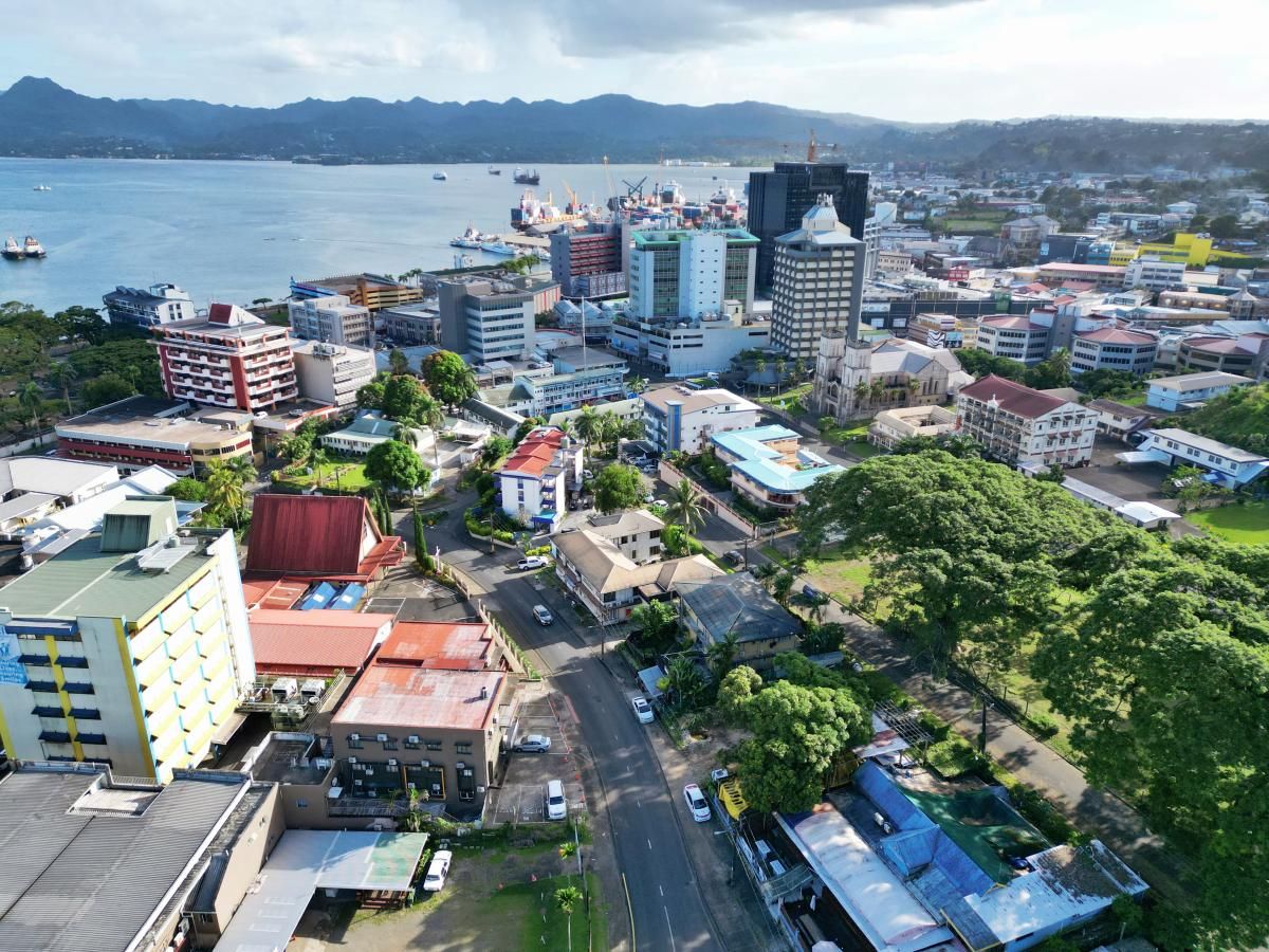 outremers360's tweet image. 🗞️ #Climat : les #Fidji et #Tuvalu accueilleront deux réunions avant la COP31 

➡️outremers360.com/bassin-pacifiq…

🇫🇯🇹🇻Les Fidji et Tuvalu accueilleront deux réunions clés avant la tenue de la #COP31 à Antalya en Turquie en novembre, dont l'organisation a été partagée entre Ankara et