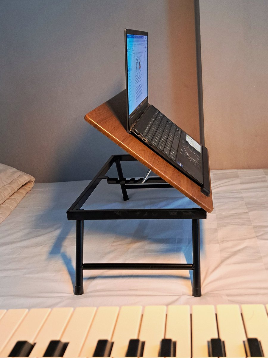 limited study space in my new place, so I’ve been using my sister’s foldable desk on the bed/sofa and kinda grown to like it^^ 

오늘도 화이팅!