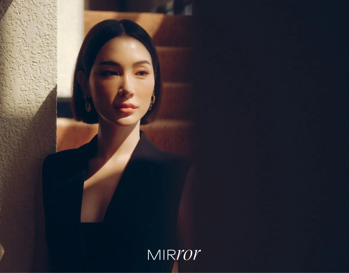 เพิ่งเคยอ่านบทสัม mirror เต็มของพี่โม ตั้งแต่สอลปีก่อน พี่เขาพูดไปไกลกว่าประเด็นคำนำหน้าด้วยซ้ำ พูดเรื่องการเหยียดทรานส์ การเหยียดกันเองในกลุ่มทรานส์ และการกดคนที่ออกมาตั้งคำถาม แถมยกตัวอย่างประเทศออสที่สามารถเปลี่ยนคำนำหน้าชื่อได้ด้วยอีก ชีพูดครบ underlying issues มาก ชอบเขาอะ