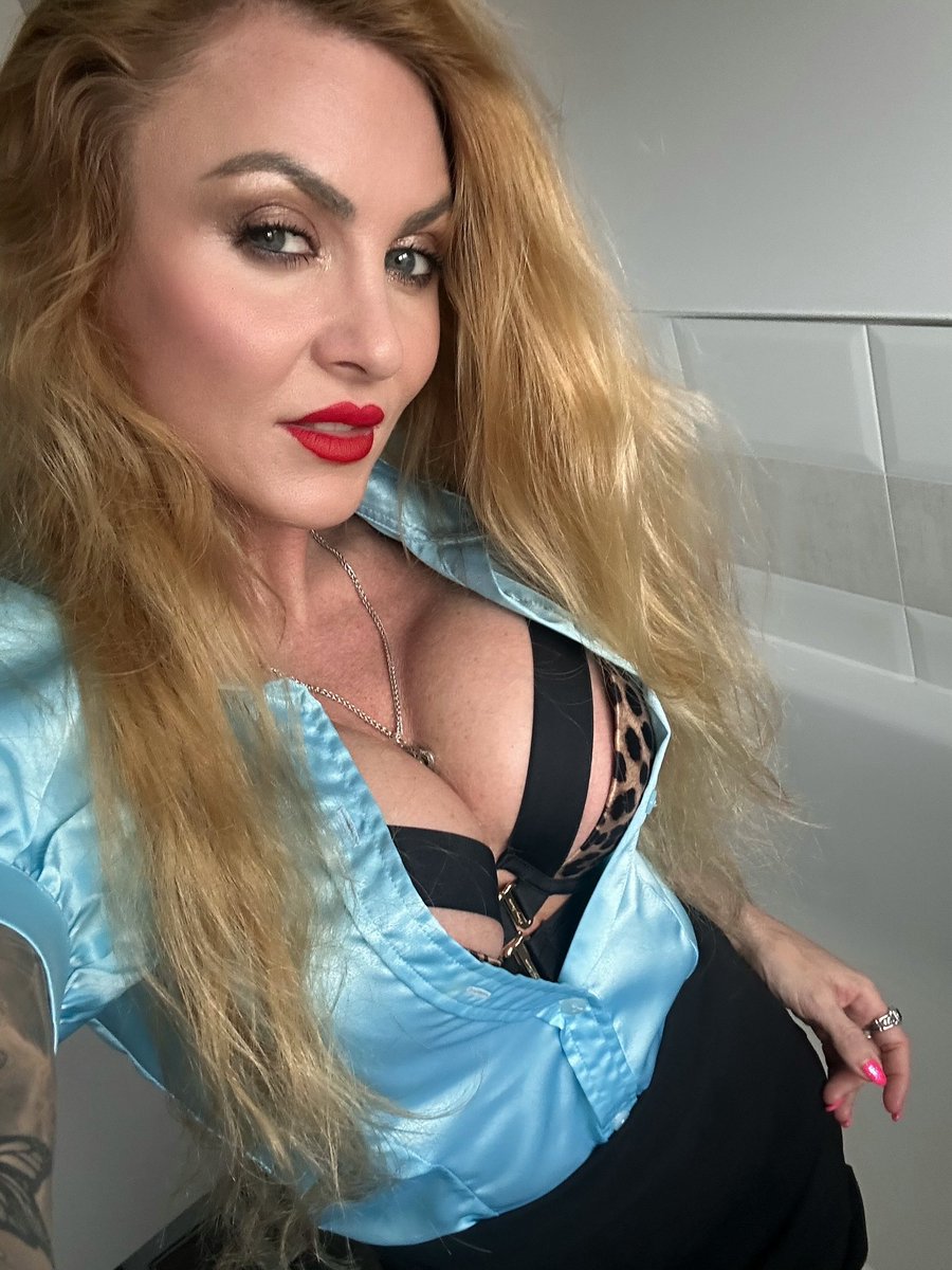 Miss Suzanna Maxwell tweet media