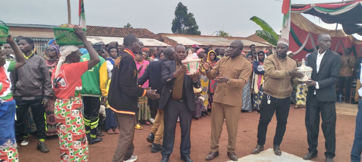 Mw'ijambo ryiwe, umunyamabanga wa <a href="/CnddFddBuhumuza/">CNDD FDD Buhumuza</a> yibukije abagumyabanga ko ubwami buhera mu rugo. Yasavye abo mu ngo kwama baja inama n'ingingo yongera asaba indongozi gukora zuzuzanya zirinde gucanamwo be no gusamburana. Ibifungurwa bitari bike vyaratanzwe mu gushimira Imana