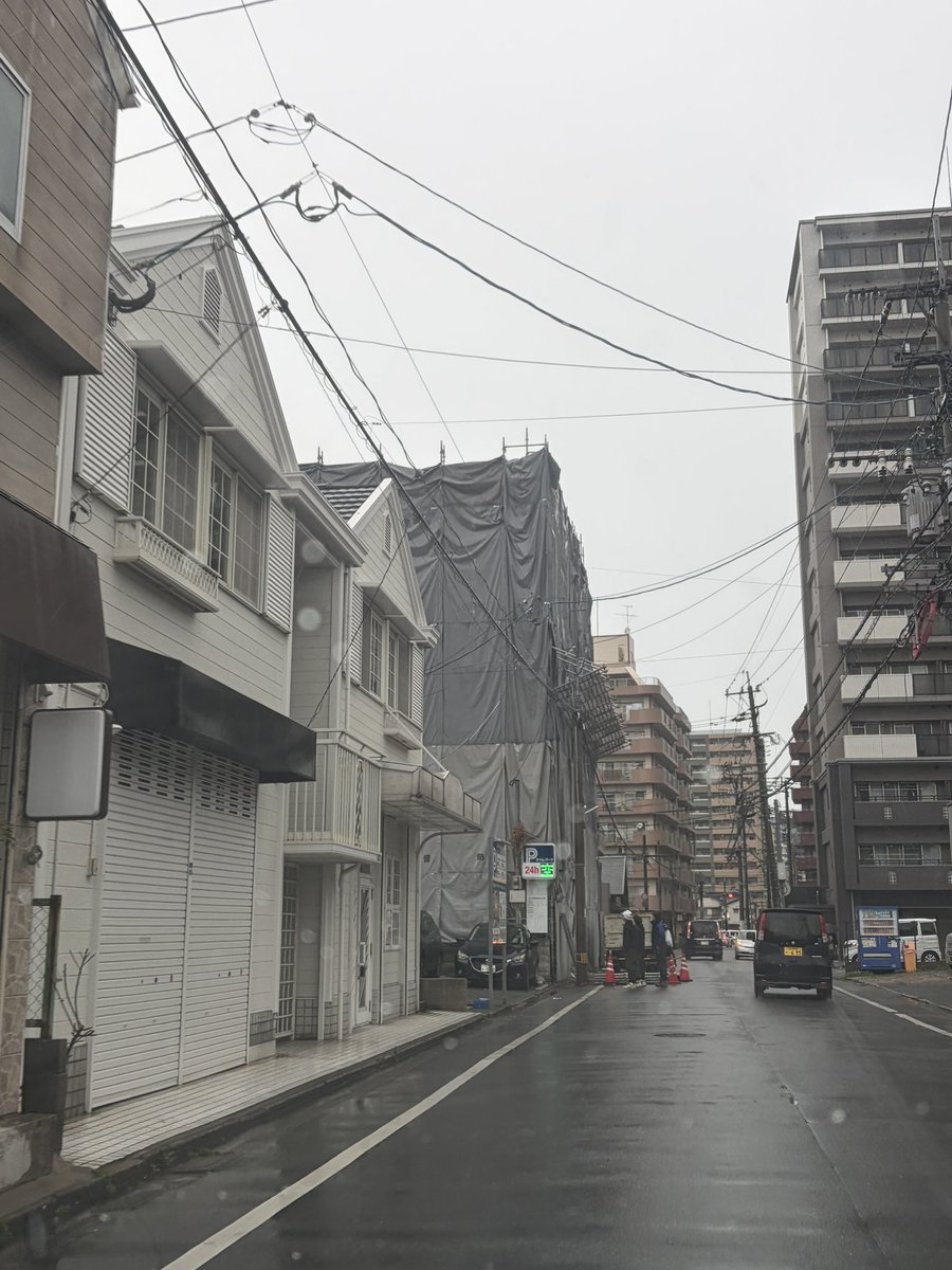 Kataage100's tweet photo. ついに"あの建物"が解体されているよう。
最後の入居者が退去したのだろう。

建物に罪はないのだが、ある意味負の遺産となってしまっていた"あの建物"。

凄惨な事件があったことを忘れてはならないが、一旦これで清算されたと区切りがつきそう。 https://t.co/zHg7yDmwNl