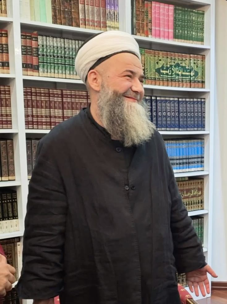 İslama adanmış bir ömür... iyiki doğdun canım hocam. Allah sana hayırlı sıhhatli uzun ömürler versin.