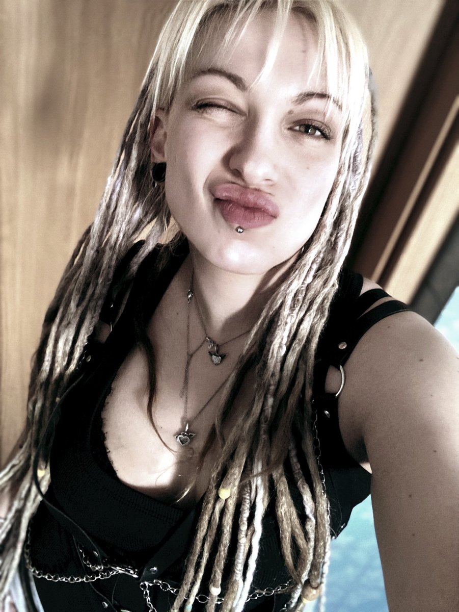 Marika🐙 tweet media