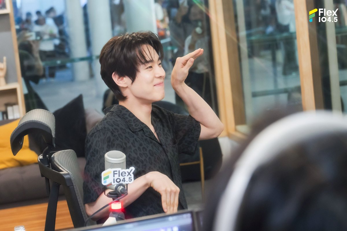 Flex 104.5 tweet media