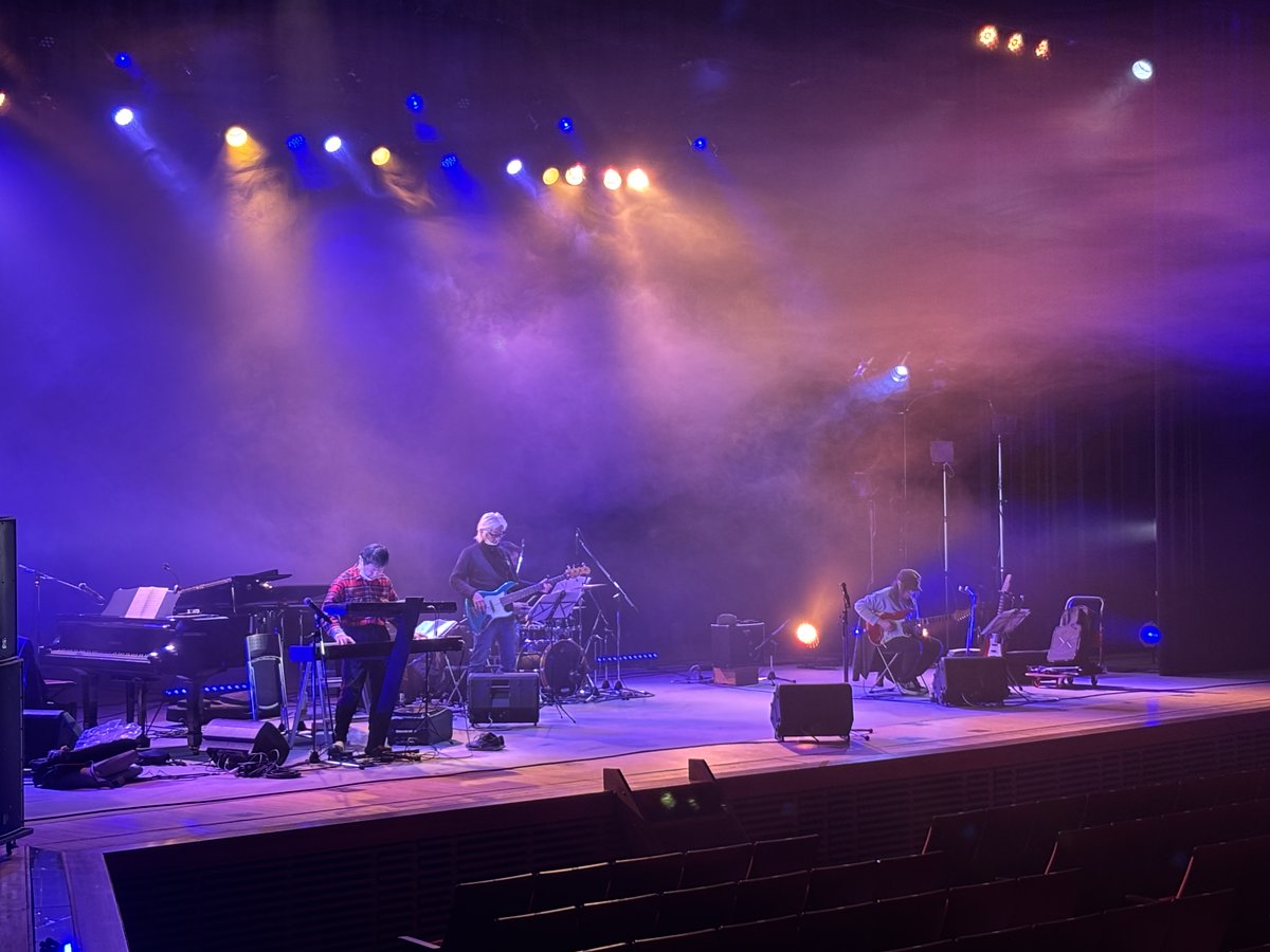 echizen_bunka's tweet photo. 文化センターでは明日の「半分JAZZ」コンサート本番に向けリハーサル中！
当日券もございます♪ぜひ「半分JAZZ」の世界をご堪能ください🎼 https://t.co/ICozbd2egc