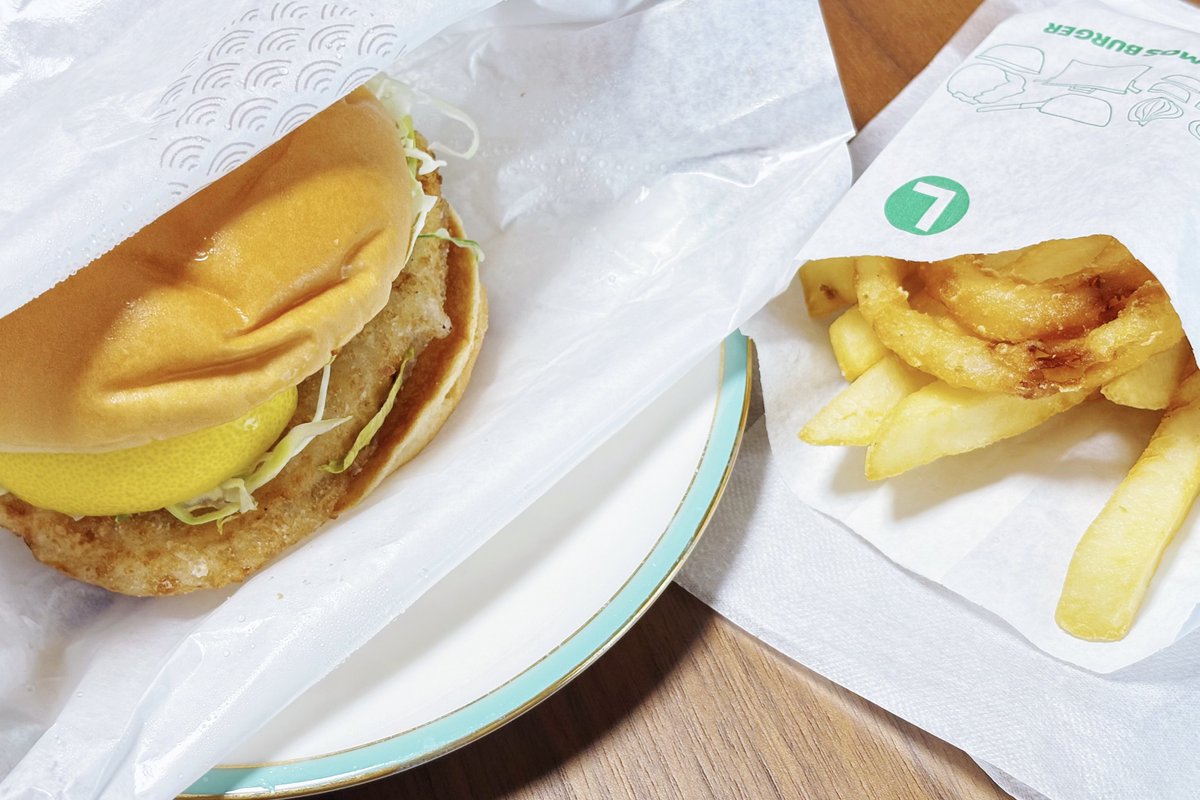 モスのとり竜田(和風旨だれ)🍔
今年も食べれた〜！！
 #あんこのご飯レポ