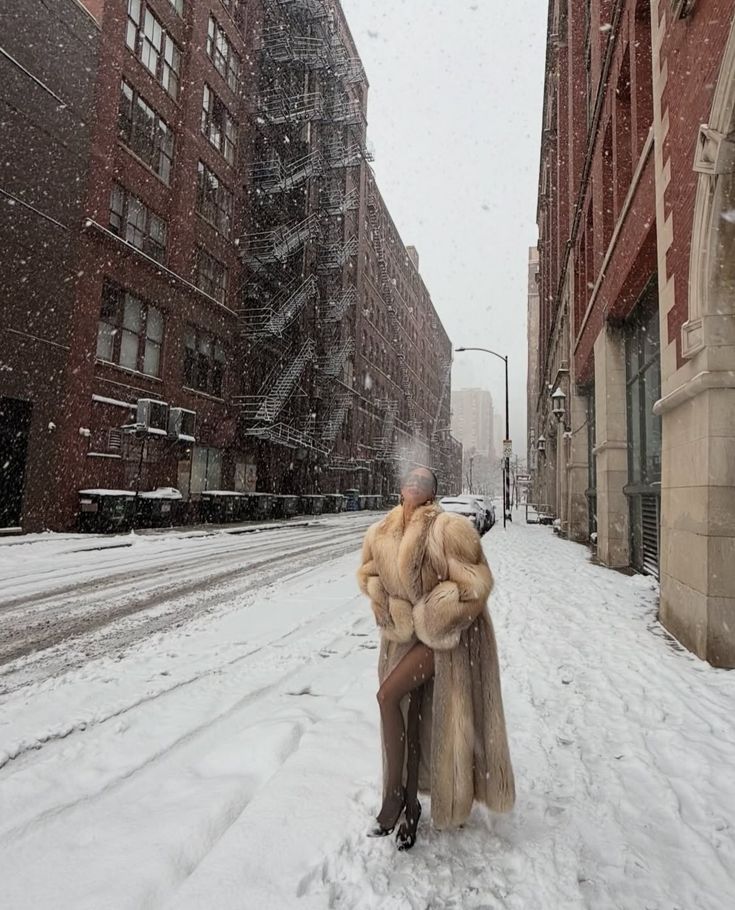 InfurMagazine's tweet photo. Brrr… so cold❄️
#infurmagazine #infurmag #fur #furfashion #furlove #ott #qotd #ootd #ootn #aw #highfashion #highstreetfashion #fashionweek #streetstyle #streetfashion #mobwife #fashion #minkfur #foxjacket #wildfur #jacket #foxfur #socold #luxurystreetstyle #winterfashion https://t.co/PYR0pI9zj2