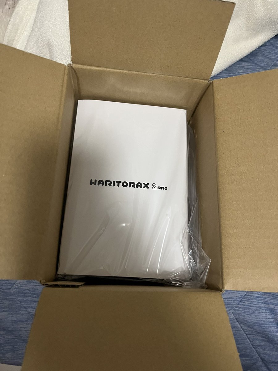 帰ってきたら届いてた自分への誕生日プレゼント!(１ヶ月だがな!)今日中にセットアップ終わらせてぇけど夜予定入っててできるかな...