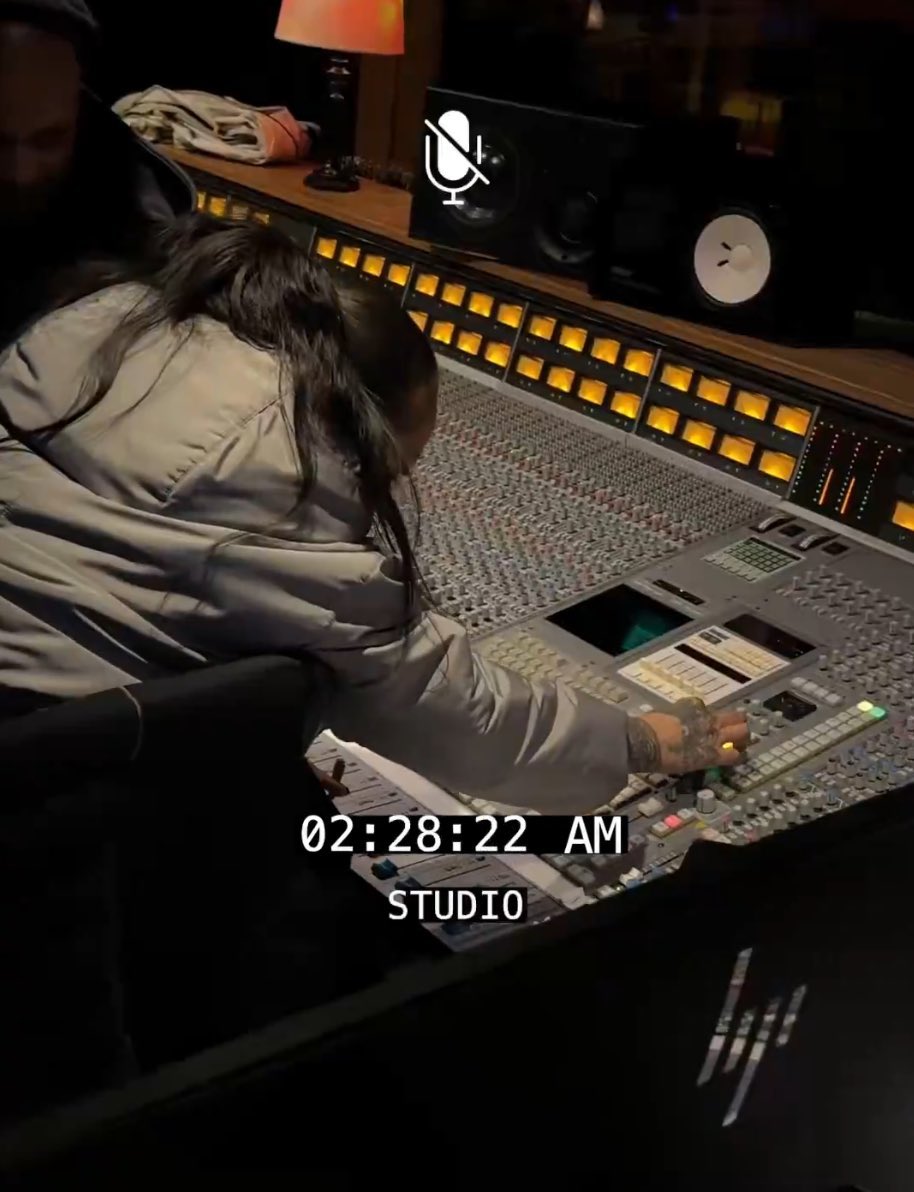 🚨 ALERTE GÉNÉRALE ! 

LA CHANTEUSE RIHANNA ÉTAIT DE RETOUR EN STUDIO CETTE NUIT APRÈS 10 ANS D’ABSENCE 🤯

CECI N’EST PAS UNE BLAGUE.