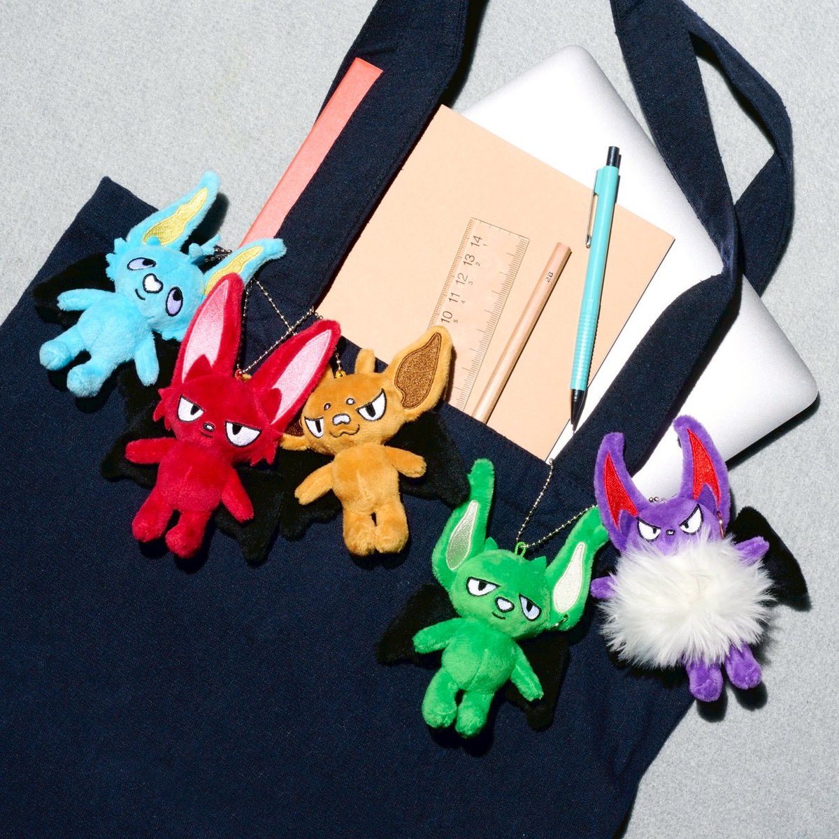 コムドット公式より 【お知らせ】 2/28（土）よりBB5公式グッズの再販