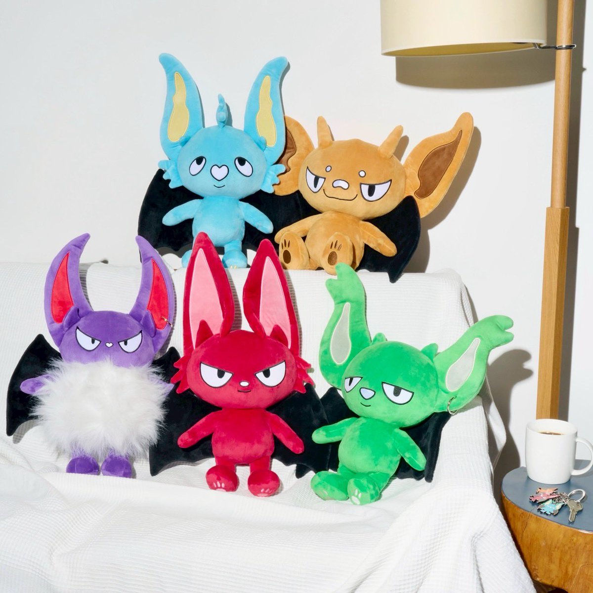 コムドット公式より 【お知らせ】 2/28（土）よりBB5公式グッズの再販