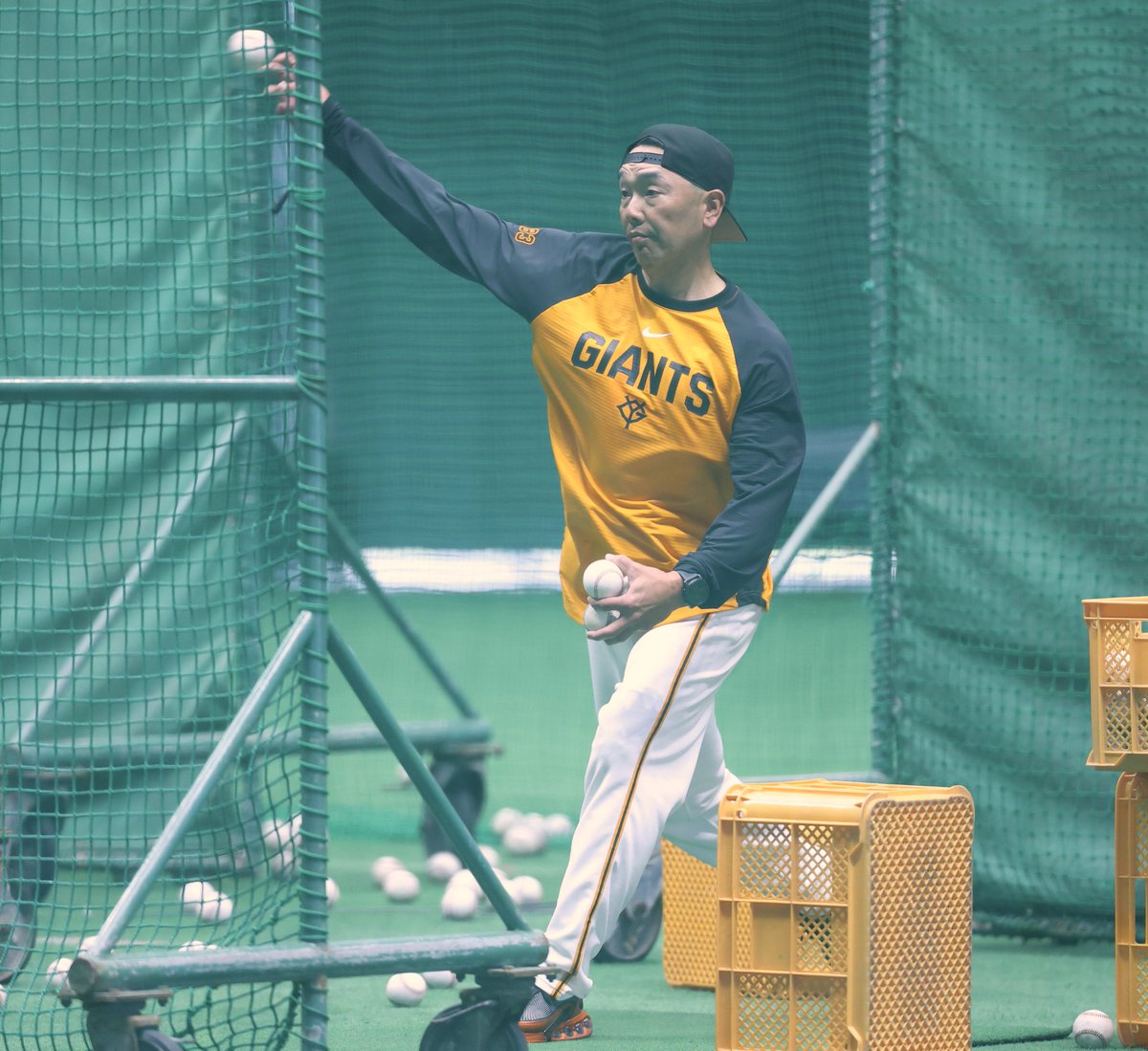 練習風景から🏟️】 #阿部慎之助 監督は午後のフリー打撃で「人手が