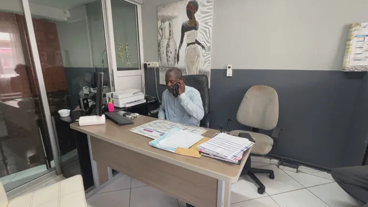 la1ere's tweet photo. Affaire des corps non réclamés en Guadeloupe : 32 nouvelles dépouilles, dont 22 enfants, toujours à la morgue du CHU
💻📱https://t.co/fPCPaIpZ4s https://t.co/QU67CRINrz