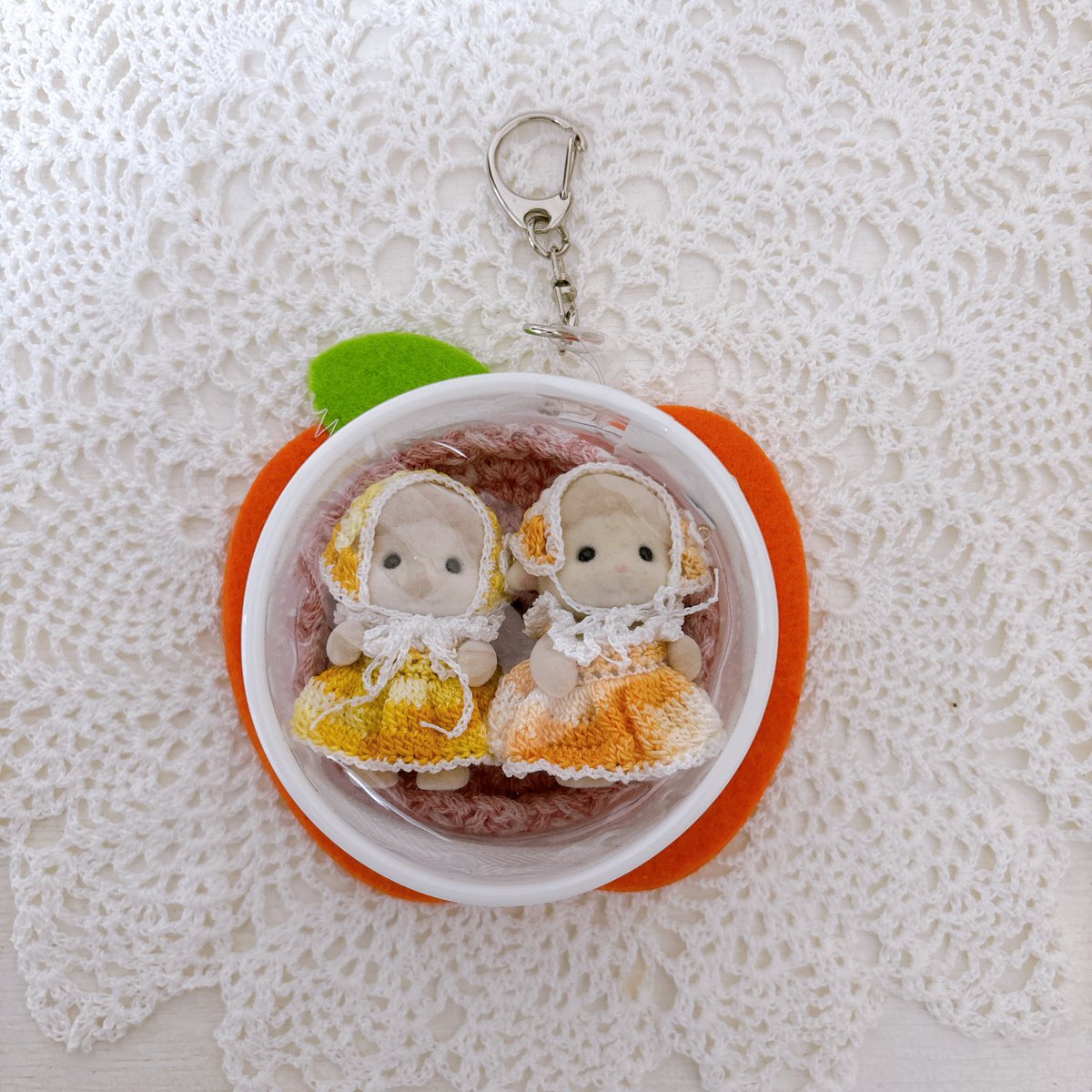 イエロー系💛の段染めでも編んでみた😍💖
元気が出るカラーだよね💪🏻✨
お出かけにはコチラで
注目間違いなし👀︎👍🏻 ̖́-

#シルバニアファミリー 
#レース編み