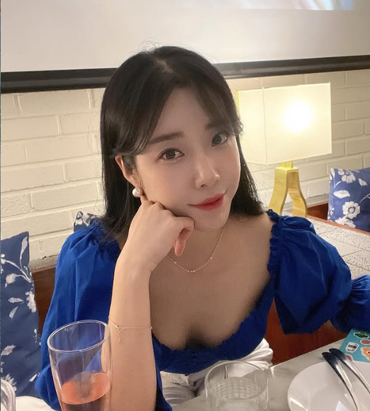 no_ye2000's tweet photo. 노브라로 찍은 사진 볼사람 있어 ? https://t.co/k0dUmV7YEi