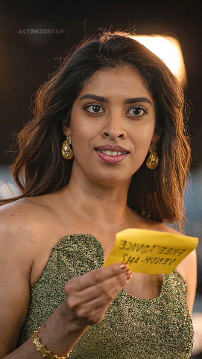 when stranger gave me a letter in  the busstand  , 
letter - ne pottanu theryum , pinadi public toilet va , 

me - epdi daaaa , iru varen