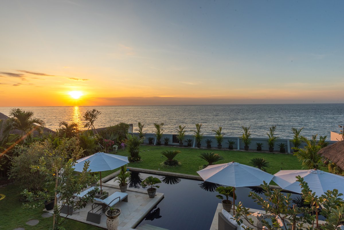 PalmLiving04's tweet photo. Palm Living Luxury Real Estate and Holiday Rental Newsletter on February 2026 - https://t.co/JXEEbqsBVi https://t.co/RUeqhcyg6p
