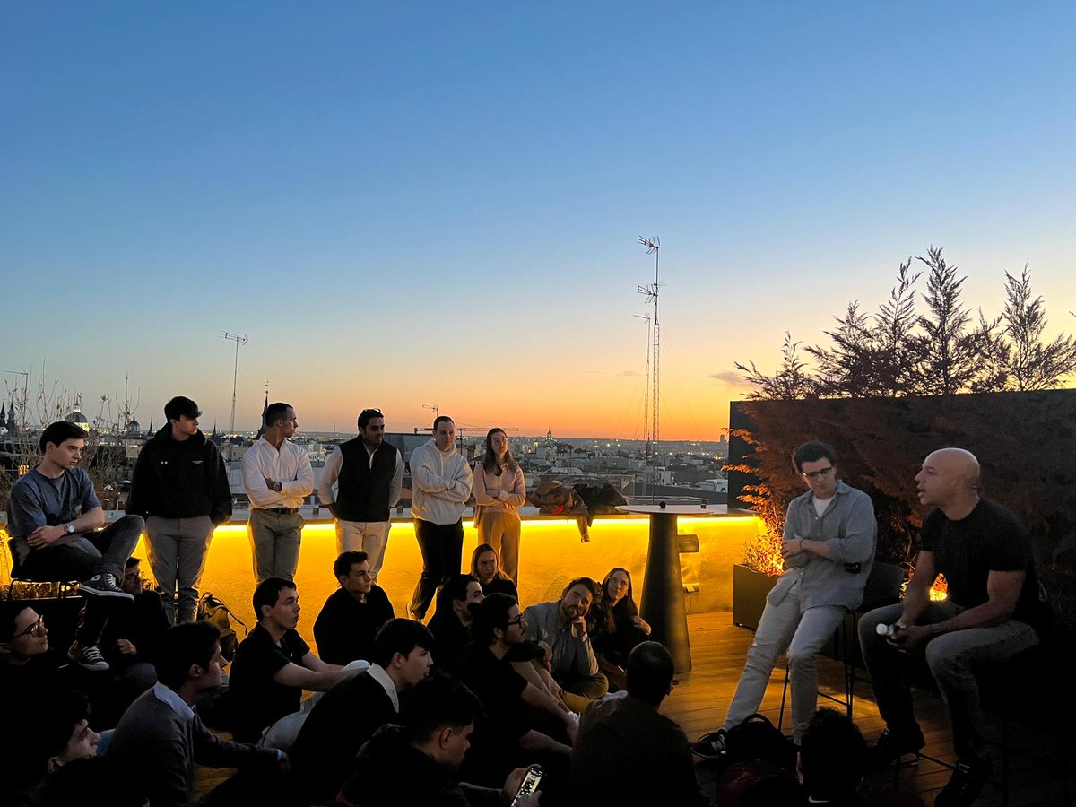 GuliMoreno's tweet photo. Ayer tuvimos unas Exponential Beers espectaculares con Adeyemi Ajao, fundador de Tuenti y @Base10Partners. Vaya lección de autenticidad, trabajo duro y pasión por su oficio.

70 chavales de @exp8fellowship y un espacio increíble. Qué suerte!🙏 https://t.co/ZfomY4srjN