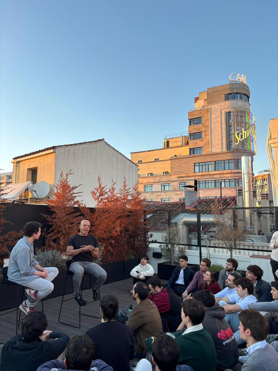 GuliMoreno's tweet photo. Ayer tuvimos unas Exponential Beers espectaculares con Adeyemi Ajao, fundador de Tuenti y @Base10Partners. Vaya lección de autenticidad, trabajo duro y pasión por su oficio.

70 chavales de @exp8fellowship y un espacio increíble. Qué suerte!🙏 https://t.co/ZfomY4srjN