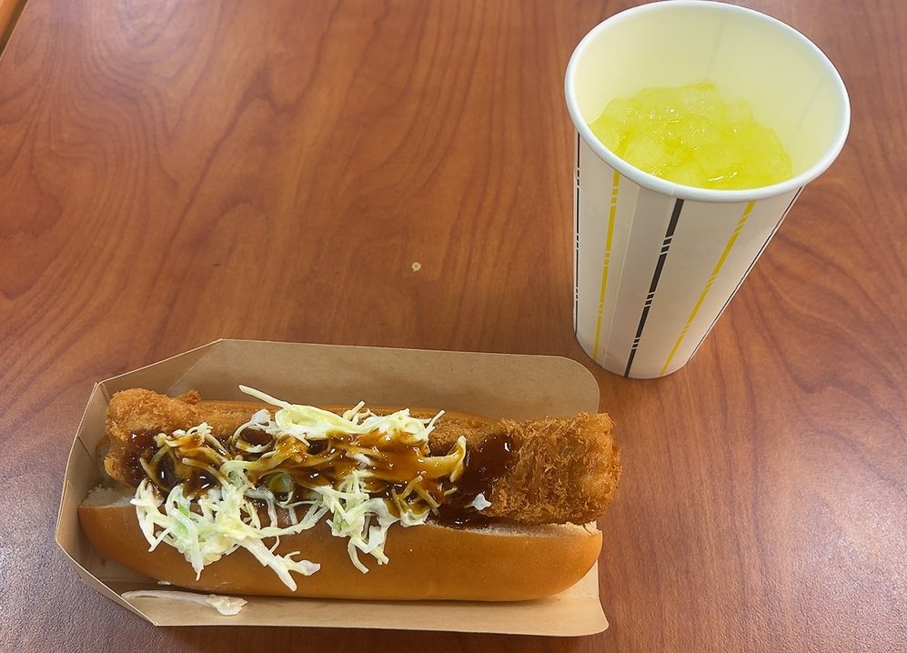 takafvb's tweet photo. lunch🍽は軽くコロッケパン☺️ https://t.co/bVnlb3lkWj