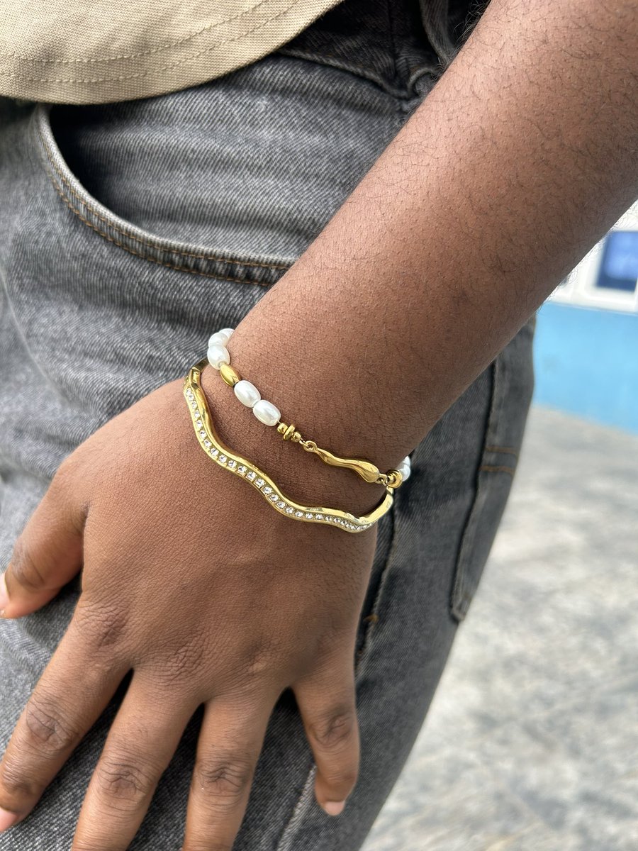 Temsjewelries's tweet photo. Female Bracelets

First bracelet- 
The Samara bracelet 
▪️Pearl gold
▪️Non- Tarnish 
▪️One Size
▪️Suitable for daily use

🏷️N9,500

The bangle 
The May Bangle 
▪️Gold with silver stones
▪️Non- Tarnish 
▪️One Size
▪️Suitable for daily use

🏷️N9,000

The set- N19,000(boxed) https://t.co/pyimPEey5S