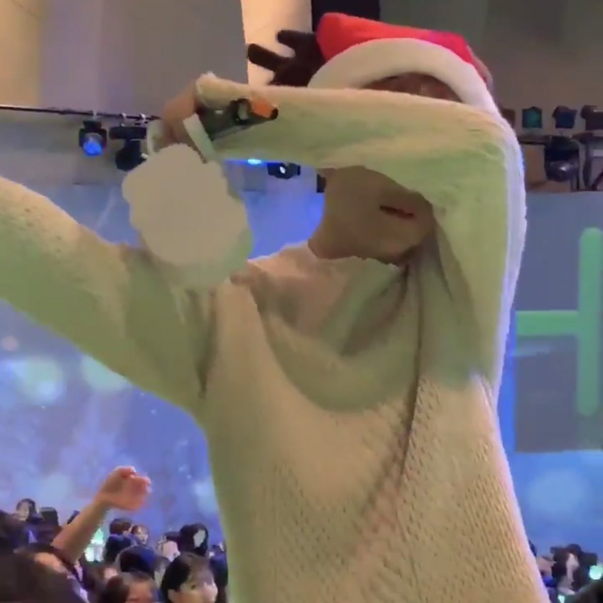 마크 눈만 가리면 자기가 안보이는줄 아는 애기같음