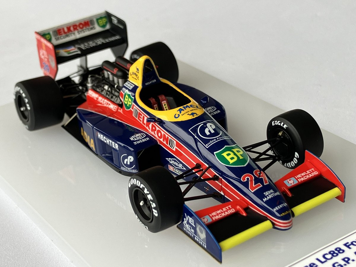 AQILnGYPei3XbJQ's tweet image. 1/43ラルース ローラ LC88完成しました🏁タメオのキットを改造し鈴木亜久里選手がF1デビューを果たした1988年日本GP仕様で仕上げています。エンジンが見えると模型映えしますね👍制作中に♡やコメントを下さった皆様ありがとうございました😊
#LARROUSSE #lola #tameo #43オモロー