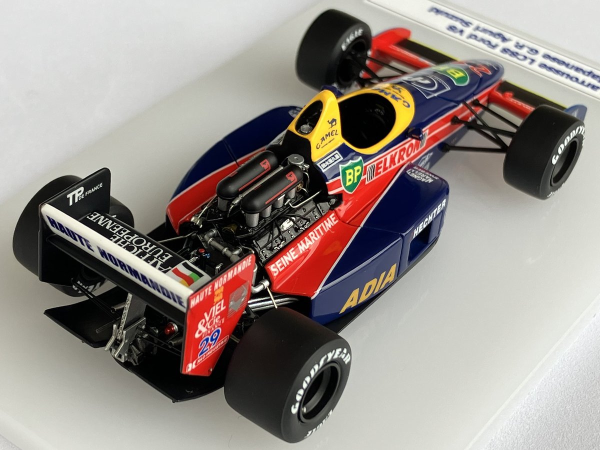 AQILnGYPei3XbJQ's tweet image. 1/43ラルース ローラ LC88完成しました🏁タメオのキットを改造し鈴木亜久里選手がF1デビューを果たした1988年日本GP仕様で仕上げています。エンジンが見えると模型映えしますね👍制作中に♡やコメントを下さった皆様ありがとうございました😊
#LARROUSSE #lola #tameo #43オモロー