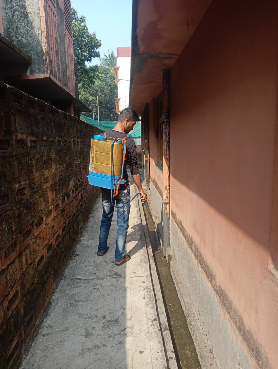 kmc_kolkata's tweet photo. A few pictures of the frontline workers of the Vector Control Team on duty across the city.
#VectorControlByKMC #KMConDuty https://t.co/47DAZA7F6p